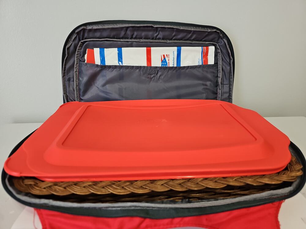 Pyrex Portable 233 Glass Casserole Dish Insulated Carry Case Travel Made USA